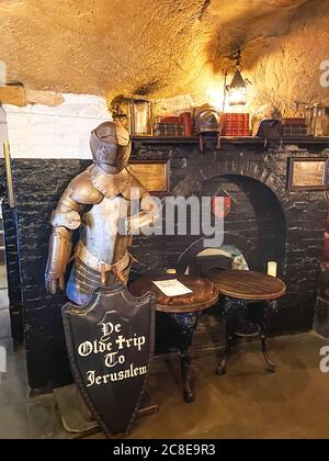 Bar im Inneren in Ye Olde Ausflug zum Jerusalem Inn, Brewhouse Yard, Nottingham, Nottinghamshire, England, Großbritannien Stockfoto