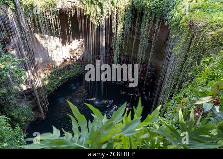 Das Ik Kil Cenote bei Chichen Itza auf der Yucatan Halbinsel in Mexiko Stockfoto