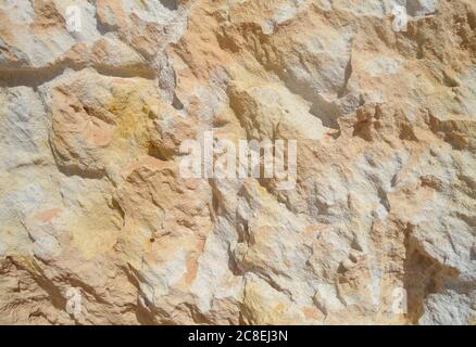 Berühmter Strand von Canoa Quebrada in Brasilien mit Sandfarben Texturen Stockfoto