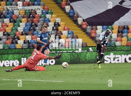 Udine, Italien. Juli 2020. Seko Fofana von Udinese erzielt sein Tor beim Fußballspiel Serie A zwischen Udinese und FC Juventus in Udine, Italien, am 23. Juli 2020. Quelle: Xinhua/Alamy Live News Stockfoto