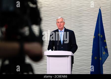 (200724) -- LONDON, 24. Juli 2020 (Xinhua) -- Michel Barnier, der Chefunterhändler der Europäischen Union (EU) für die Beziehungen zum Vereinigten Königreich (UK), hält am 23. Juli 2020 eine Rede auf einer Pressekonferenz in London, Großbritannien. Michel Barnier sagte am Donnerstag, dass der britische Ansatz ein Handelsabkommen nach dem Brexit "unwahrscheinlich" machen würde, da die sechste Verhandlungsrunde mit wenig Fortschritt endete. (Europäische Union/Handout über Xinhua) Stockfoto