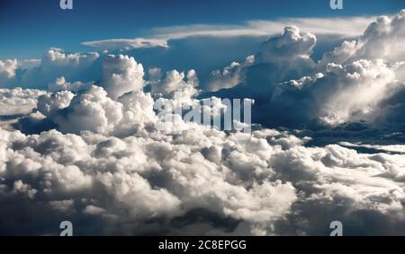 Wolken von oben Stockfoto