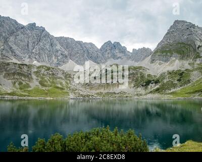 Traumhafte Wanderung zum Seebensee und Drachensee im Mieminger Gebirge bei Ehrwald in Tirol Stockfoto