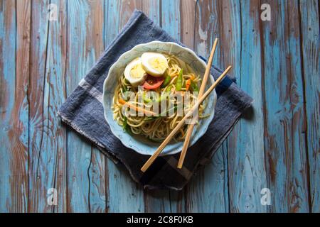 Nudeln, ein beliebtes chinesisches Essen, ein Favorit für Menschen auf der ganzen Welt. Stockfoto