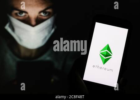 In dieser Abbildung ist ein Ethereum Kryptowährung Logo auf einem Smartphone zu sehen. Stockfoto