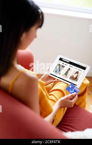 Frau online-shopping Stockfoto