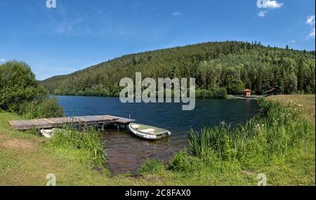 Bootsanlegestelle auf dem Damm Nagoldtalsperre im Schwarzwald, Deutschland Stockfoto