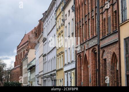 Reihe von Mietshäusern in der Altstadt von Torun, Woiwodschaft Kujawien Pommern in Polen Stockfoto