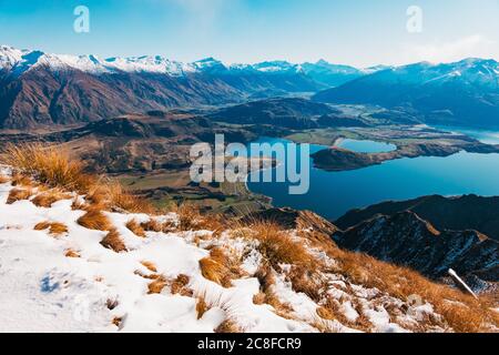 Blick über den Lake Wanaka in Richtung Glendhu Bay vom Roys Peak Track, Neuseeland Stockfoto