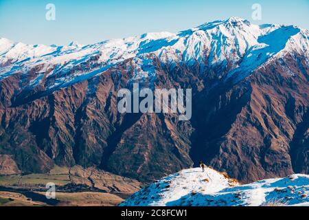 Die Harris Mountains in Neuseelands südlichen Alpen, vom Roys Peak Track aus gesehen Stockfoto