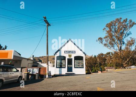 Ein kleines Bayleys Immobilienbüro in Diamond Harbor, Neuseeland Stockfoto