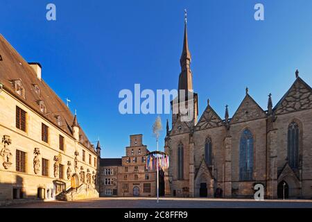 Kirche St. Marien, Stadtwaage und Rathaus am Marktplatz in der Altstadt, Deutschland, Niedersachsen, Osnabrück Stockfoto