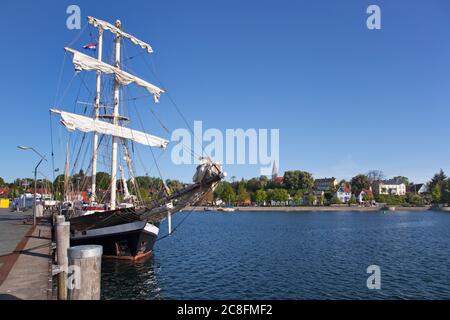 Geographie / Reisen, Deutschland, Schleswig-Holstein, Segelboot im Hafen von Eckernförde, Additional-Rights-Clearance-Info-not-available Stockfoto