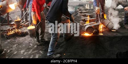 Arbeiter in der Gießerei Stockfoto