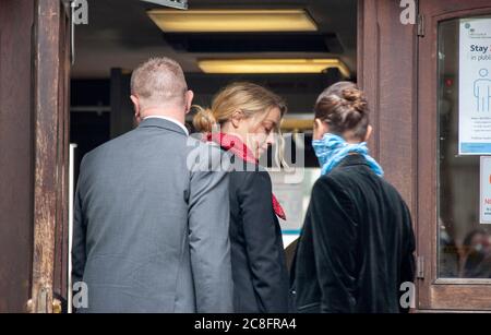 London, Großbritannien. Juli 2020. Die Schauspielerin Amber Heard kommt am 14. Tag des Verleumdungsverfahrens von Johnny Depp gegen die NGNs Verleger von Sun vor das hohe Gericht. Quelle: Neil Atkinson/Alamy Live News Stockfoto