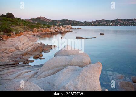 Geographie / Reisen, Italien, Sardinien, Strand an der Punta Faro mit Blick Richtung Porto Rafael, Palau, GA, Additional-Rights-Clearance-Info-not-available Stockfoto