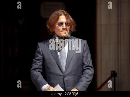 London, Großbritannien. Juli 2020. Hollywood-Schauspieler und Musiker Johnny Depp trifft am 14. Tag seines Verleumdungsverfahrens gegen den Sun-Verleger NGN am Obergericht ein. Quelle: Neil Atkinson/Alamy Live News Stockfoto