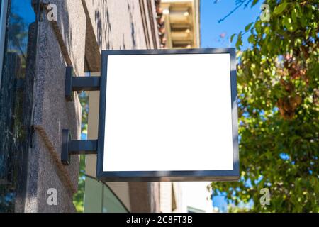 Quadratisches weißes Firmenzeichen mockup. Stockfoto