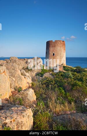 Geographie / Reisen, Italien, Sardinien, Costa del Sud, Teulada, Porto di Teulada, Torre Budello, Additional-Rights-Clearance-Info-not-available Stockfoto