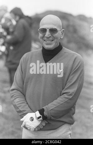 Telly SAVALAS, USA, Schauspieler, hier bei einem Wohltätigkeitsgolfturnier in Turnberry, Schottland, war Aristotelis' AûTelly 'Au Savalas (* 21. Januar 1922 in Garden City, New York; AU 22. Januar 1994 in Universal City, Kalifornien) ein amerikanischer Schauspieler griechischer Abstammung, der auch als Sänger auftrat. Weltweit bekannt wurde er als Titelschauspieler Kojak in der Krimiserie Kojak 'Aì Einsatz in Manhattan. Portraet, Portravsst, Portrait, Einzelbild beschnitten, Einzelbild Motiv, undatierte Aufnahme, ¬ Verwendung weltweit Stockfoto