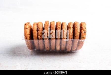 Frisch gebackene Plätzchen mit Rosinen und Cashewnüssen Stockfoto