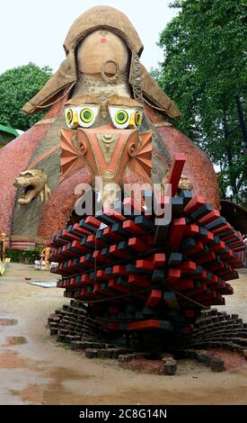 Die Bengalische Gemeinschaft großes Festival Durga Puja, fantastische Dekoration überall während des Festivals genießen die Menschen diese Puja-Zeit in Kalkutta. Stockfoto