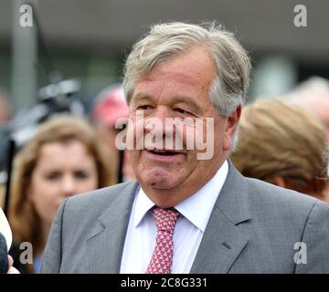 Newmarket July Meeting 11.07.14 Sir Michael Ronald Stoute ist ein Barbados britischer Vollblutpferd-Trainer im Flachrennen. Stockfoto