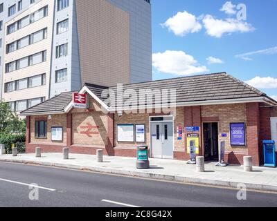 London, Juli 2020: Bahnhof West Ealing in West London, an der Great Western Mainline von Paddington Stockfoto