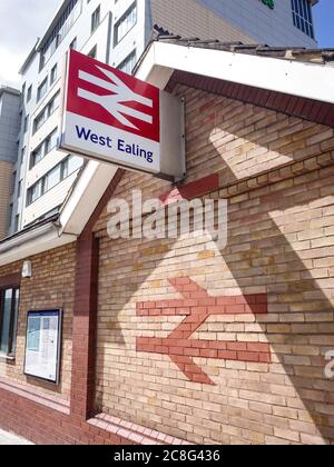 London, Juli 2020: Bahnhof West Ealing in West London, an der Great Western Mainline von Paddington Stockfoto