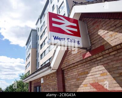 London, Juli 2020: Bahnhof West Ealing in West London, an der Great Western Mainline von Paddington Stockfoto