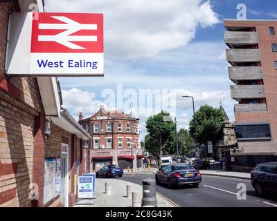 London, Juli 2020: Bahnhof West Ealing in West London, an der Great Western Mainline von Paddington Stockfoto