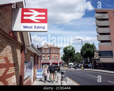 London, Juli 2020: Bahnhof West Ealing in West London, an der Great Western Mainline von Paddington Stockfoto