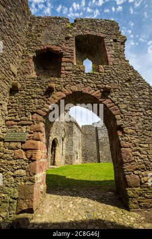 Das Innere von Weobley Castle auf der Gower Peninsula, Wales Stockfoto