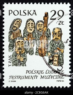 POLEN - UM 1984: Eine in Polen gedruckte Briefmarke aus der Ausgabe "Alte Musikinstrumente" zeigt Figuren von Tadeusz Zak, um 1984. Stockfoto