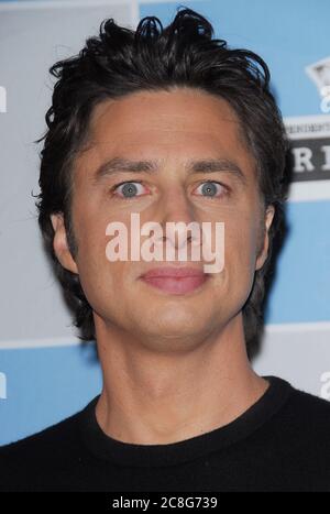 Zach Braff bei den Spirit Awards Nominierungsankündigungen der Film Independent 2008 im Sofitel, L.A. - Beverly Ballroom in Los Angeles, CA. Die Veranstaltung fand am Dienstag, 27. November 2007 statt. Foto von: SBM / PictureLux - Dateireferenz # 34006-11799SBMPLX Stockfoto