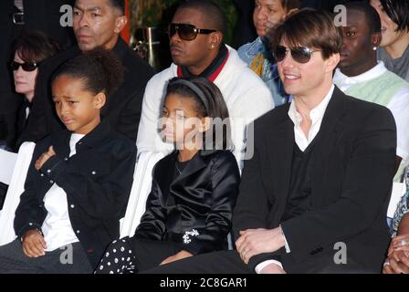 Jaden Smith, Willow Smith und Tom Cruise nehmen an der Willem Smith Hand and Footprint Zeremonie im Grauman's Chinese Theatre in Hollywood, CA Teil. Die Veranstaltung fand am Dienstag, 10. Dezember 2007 statt. Foto von: SBM / PictureLux - Aktenzeichen # 34006-12496SBMPLX Stockfoto