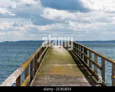 Alter Pier an der Strandpromenade Sassnitz auf der Insel Rügen Altstadt Meer Ostsee Urlaub Deutschland Seebrücke aus Holz gesperrt Stockfoto