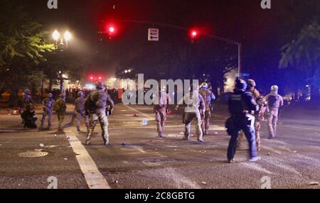 Portland, Oregon, USA. Juli 2020. Portland Proteste: Mark O Hatfield Courthouse am frühen Morgen des 23. Juli 2020. Quelle: Amy Katz/ZUMA Wire/Alamy Live News Stockfoto