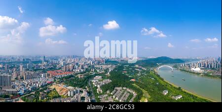 Luftaufnahme der Stadt Nanning Provinz Guangxi, china.Panorama Skyline und Gebäude neben Yongjiang Fluss. Stockfoto