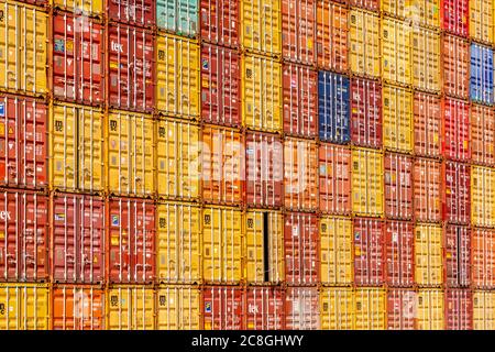 Frachtcontainer am Containerterminal Westhafen Regensburg, Regensburg, Bayern, Deutschland Stockfoto