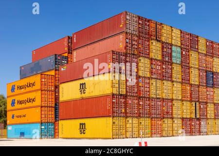 Frachtcontainer am Containerterminal Westhafen Regensburg, Regensburg, Bayern, Deutschland Stockfoto