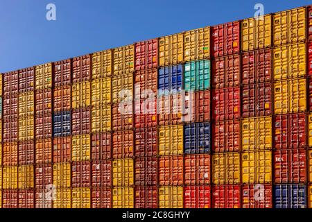 Frachtcontainer am Containerterminal Westhafen Regensburg, Regensburg, Bayern, Deutschland Stockfoto