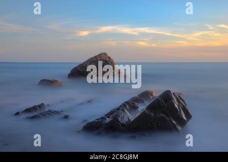 Langzeitbelichtung Sandymouth Bay Cornwall Stockfoto