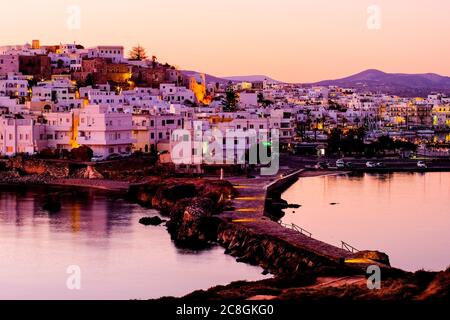 Sonnenaufgang mit Blick auf die antike chora auf der griechischen Insel Von Naxos Stockfoto