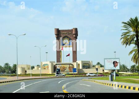 Uhrturm (Burj Al Sahwa) ein Wahrzeichen. Al Sahwa Uhrturm. Stockfoto