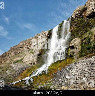 Tausend Quellen, nahe Twin Falls, Idaho, ein natürliches Gebiet, in dem Wasser aus dem Boden sprudelt und Wasserfälle auf der Seite der Klippen bildet. Stockfoto