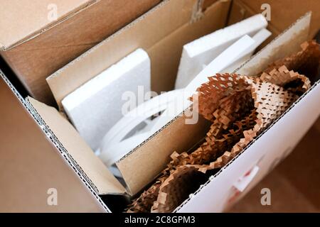 Kartons. Lagerung von Materialien. Verschiedene Verpackungen. Stockfoto