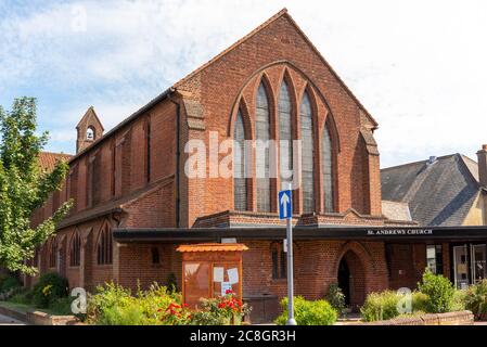 St. Andrew's Church Westcliff on Sea, Essex,Church of England Bistum Chelmsford. Backsteingebäude aus den 1930er Jahren. Große, imposante Pfarrkirche Stockfoto