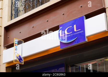 Bordeaux , Aquitaine / Frankreich - 07 22 2020 : lcl Logo und Textzeichen des französischen Bankgebäudes Stockfoto