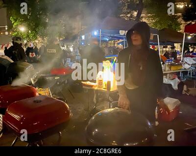 Portland, Oregon, USA. Juli 2020. Food Service im Portland Protest Credit: Amy Katz/ZUMA Wire/Alamy Live News Stockfoto